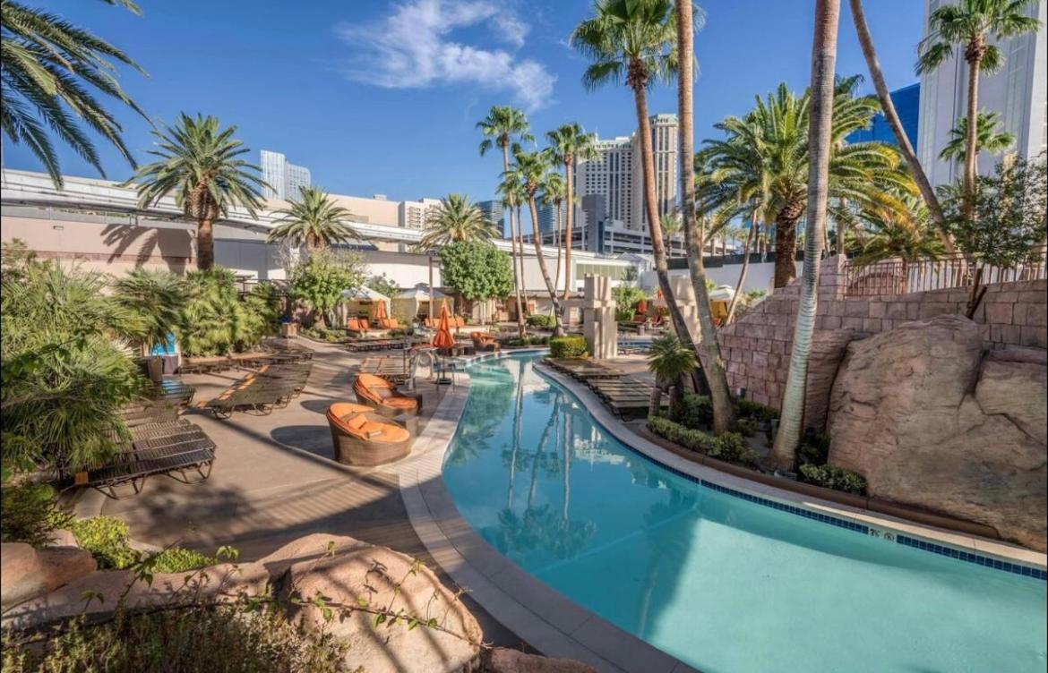Msg Sphere View At Mgm Signature Studio Deluxe Las Vegas Exterior photo